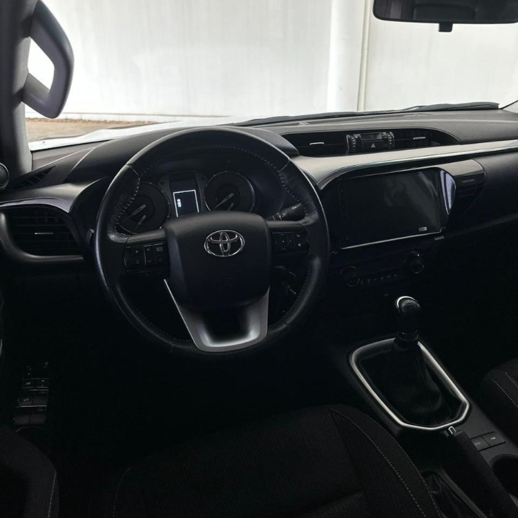Toyota Hilux D/C 4X4 Srv Mec. 2024 — foto 4